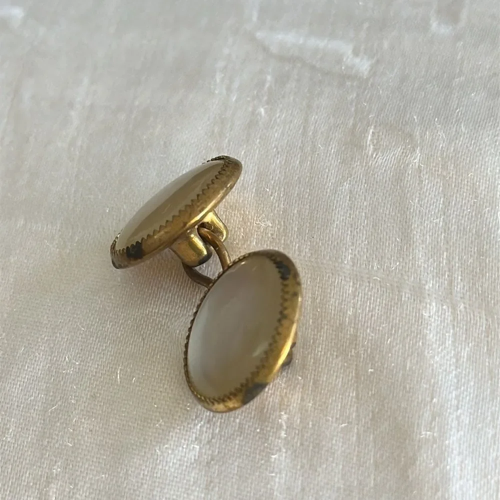 Vintage gold tone round‎ cuff links with faux mother of pearl “stones”